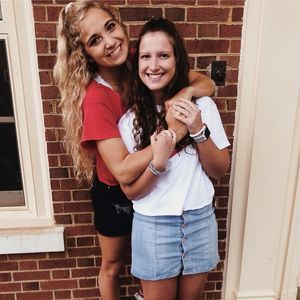 Meet your Posher, Chloe